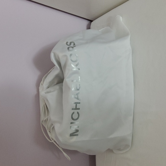 Michael Kors Raven Large Shoulder Tote Bag Leather NWT - Picture 10 of 11